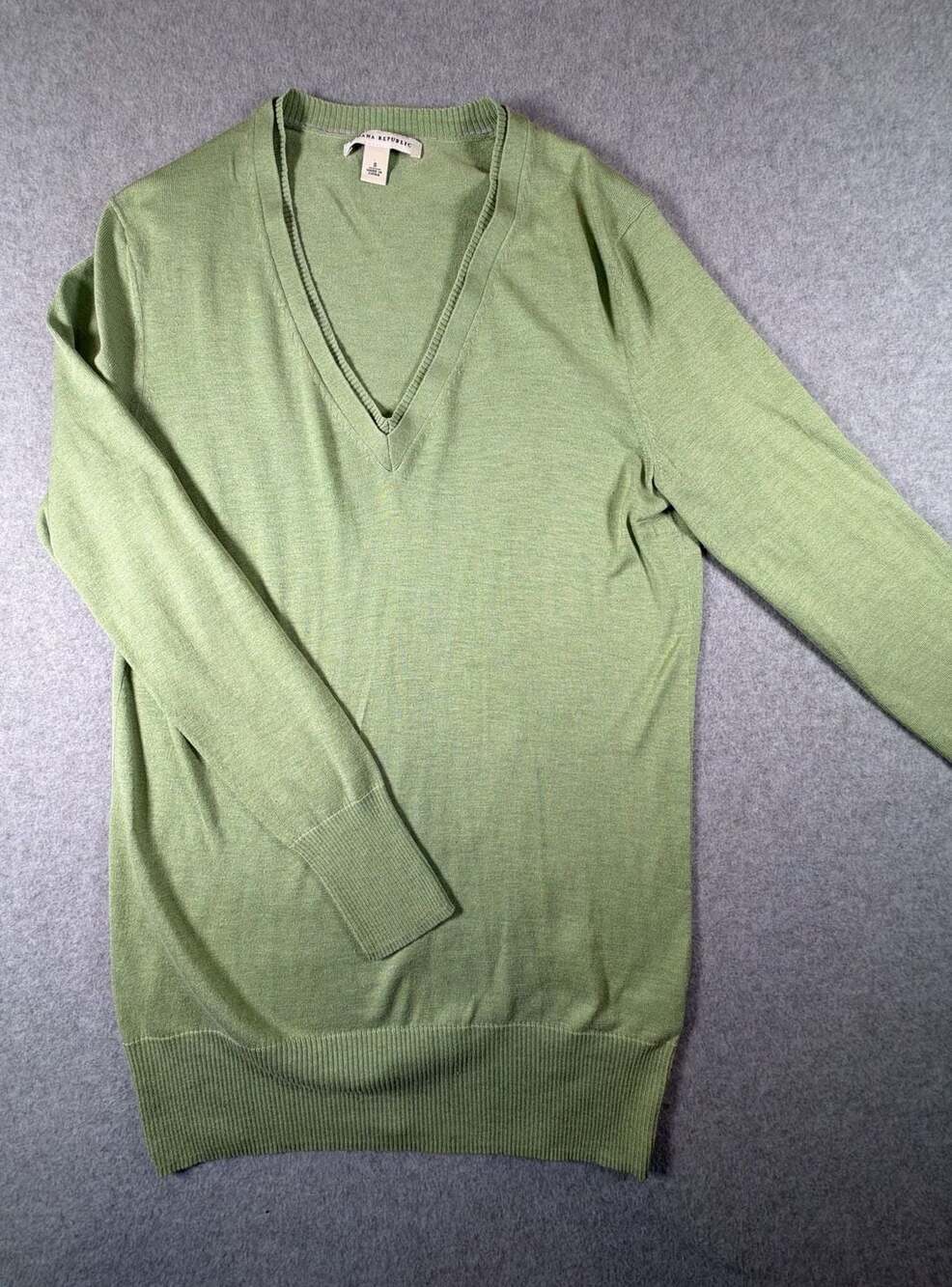 Banana Republic Silk Cotton Cashmere Blend V-Neck Sweater